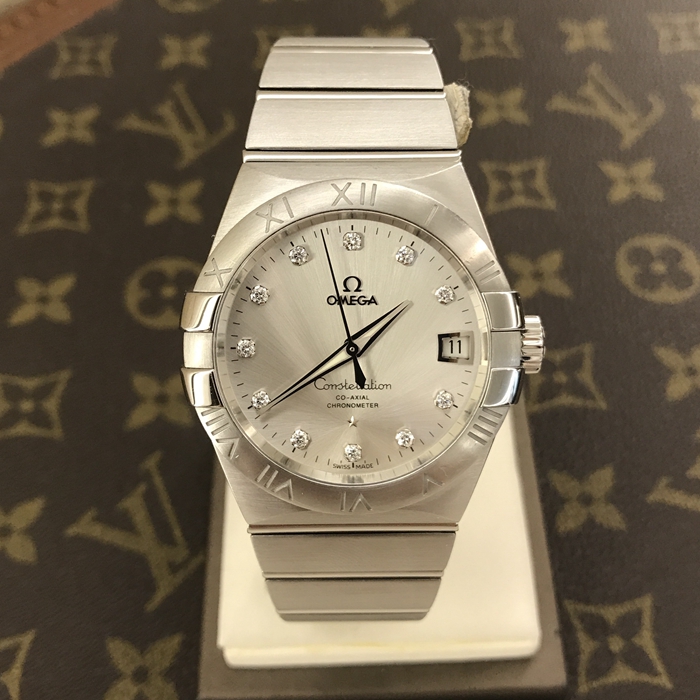 Omega 欧米茄 星座系列，123.10.38.21.52.001。38毫米表径，精钢表壳，银白色面盘，镶钻时标，三点位置视窗式日期显示，自动上弦机械机芯，动力储备60小时。专柜定价：55000元。 全套附件齐全。