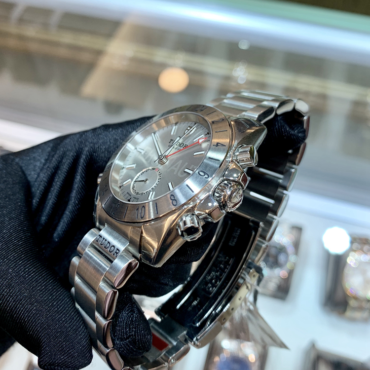 Tudor 帝舵 AERONAUT系列，20200.95000.SI。41毫米表径，精钢表壳，银色面盘，6点位置指针式日期显示功能，自动上弦机械机芯。专柜定价：29900元。 单表附保卡。