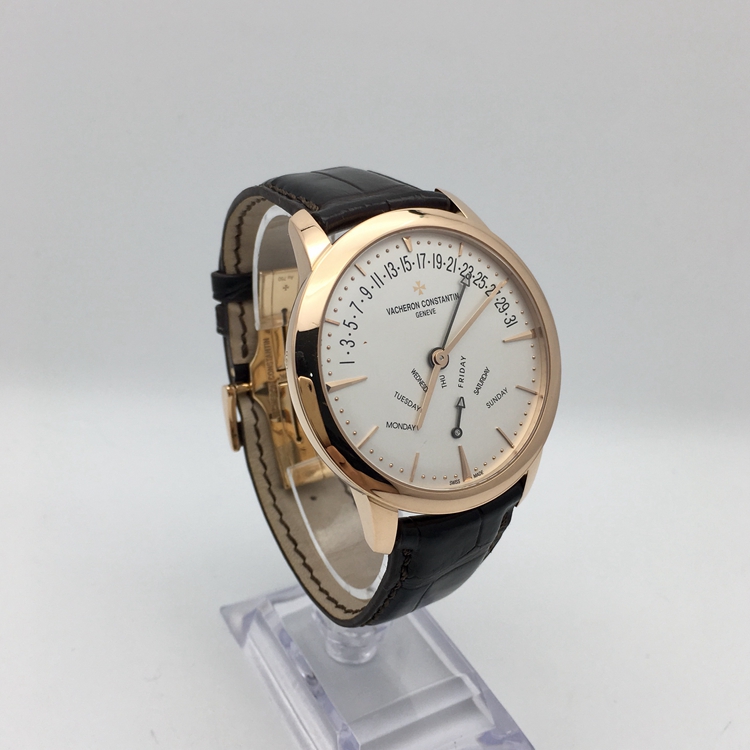 Vacheron Constantin 江诗丹顿 传承系列，86020/000R-9239。42.5毫米表径，18K玫瑰金表壳，银白色面盘，指针式日期、星期显示，Cal.2460R31 R7自动上弦机械机芯，动力储备40小时。专柜定价：339000元。 单表附保卡。
