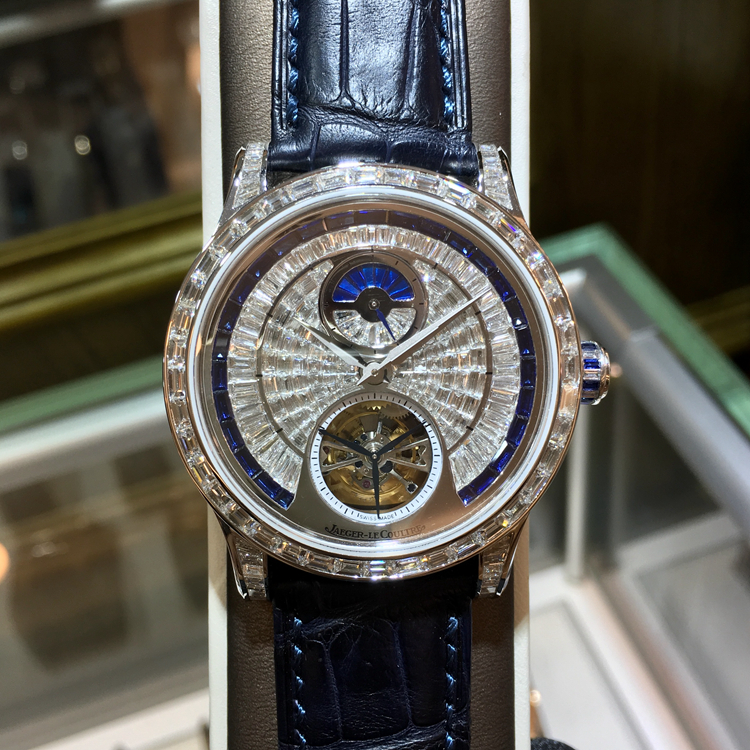 Jaeger-LeCoultre 积家 master 大师系列，43毫米表径，18K白金后镶钻表壳面盘，6点位置为陀飞轮装置，自动上弦机械机芯。 全套附件齐全。