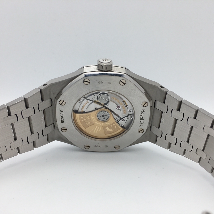 Audermars Piguet 爱彼 皇家橡树系列，15410BC.GG.1224BC.01。41毫米表径，18K白金表壳，蓝色表盘镌刻“Grande Tapisserie”大型格纹装饰，白金材质荧光立体时标和皇家橡树指针，日期显示功能，Cal.3120自动上弦机械机芯，动力储备41小时。专柜定价：408000元。 全套附件齐全。