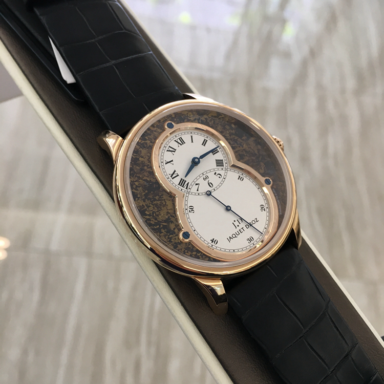 Jaquet Droz 雅克德罗大秒针系列，J003033357。43毫米表径，18K玫瑰金 