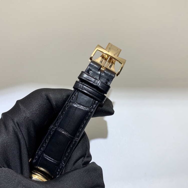 Vacheron Constantin 江诗丹顿 艺术大师系列，86070/000J-9348。40毫米表径，18K黄金表壳，以日本宗教佛像面具为表盘的腕表散发出如皓月般温柔与详和的光辉，日期显示、星期显示功能，自动上弦机械机芯。  全套附件齐全。