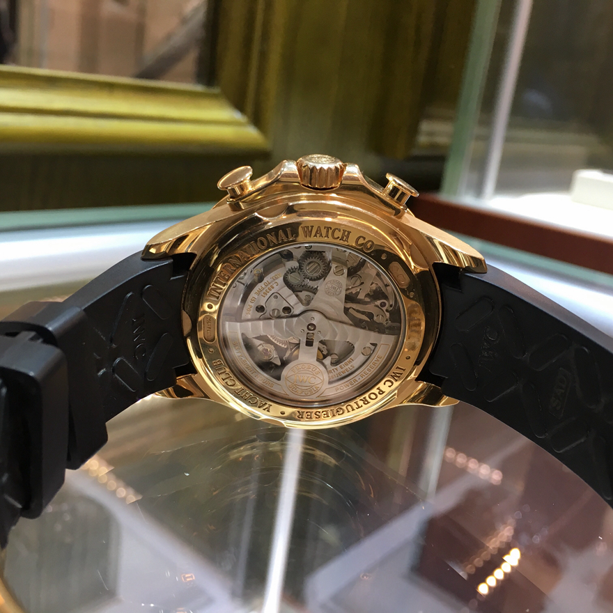 IWC 万国 葡萄牙系列，IW390202。45.4毫米表径，18K玫瑰金表壳，黑色面盘，3点位置日期显示，Cal.89361自动上弦机械机芯，动力储备68小时。专柜定价：197000元。 单表无附件。