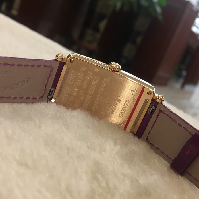 FRANCK MULLER 法兰克穆勒 长岛系列，952 QZ REL MOP VL D 1R。圣诞限量版，18K玫瑰金原镶钻圈，44×25毫米表径，限量66只。蓝色贝母盘面，珐琅绘面牡丹花，精准石英机芯。 未使用品全套附件齐全。