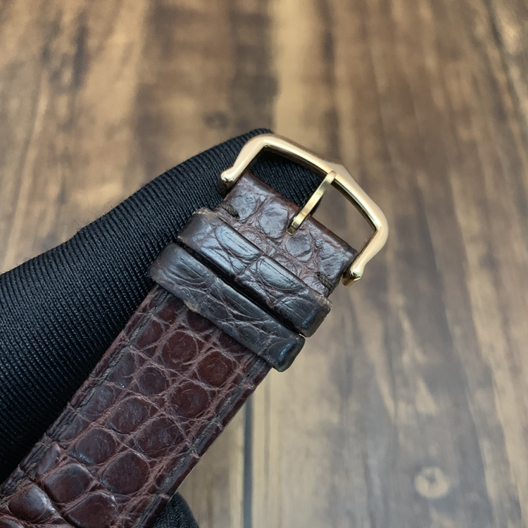 CARTIER 卡地亚 ROTONDE DE CARTIER系列，W6701009。42毫米表径，18K玫瑰金后加钻表壳，银白色面盘，3点位置日期显示，罗马数字时标，自动上弦机械机芯。 单表无附件。
