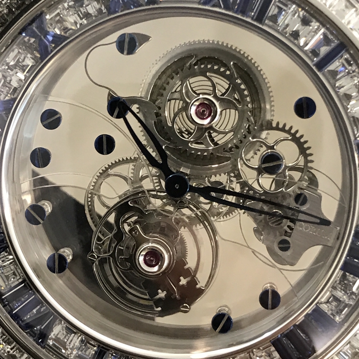 CORUM 昆仑 HERITAGE系列 372.313.69/0F83 0000。46毫米表径，18K白金镶钻表壳，镂空圆形表盘，六点位置陀飞轮装置。CO372手动上弦机械机芯，动力储备90小时。 单表无附件。