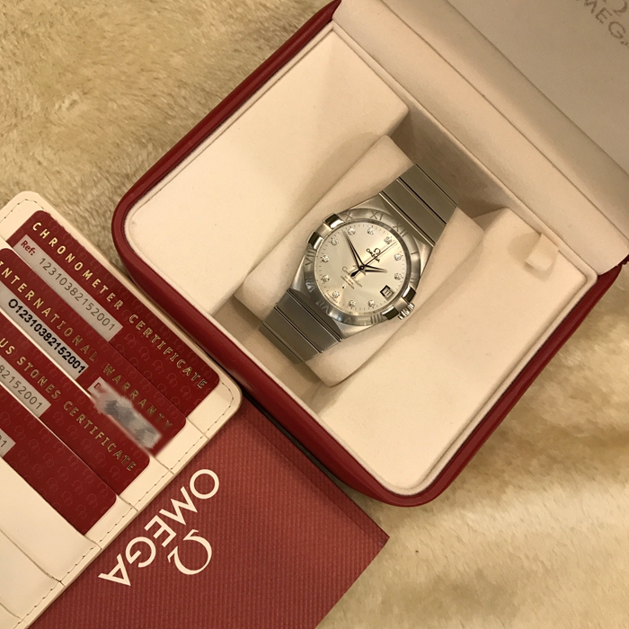 Omega 欧米茄 星座系列，123.10.38.21.52.001。38毫米表径，精钢表壳，银白色面盘，镶钻时标，三点位置视窗式日期显示，自动上弦机械机芯，动力储备60小时。专柜定价：55000元。 全套附件齐全。