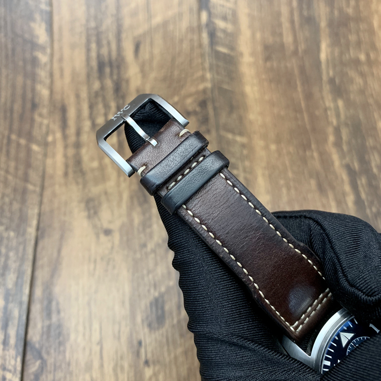 IWC 万国 飞行员系列，IW377706。小王子，43毫米表径，精钢表壳，黑色面盘，3点位置为日期显示、星期显示，计时功能，自动上弦机械机芯，专柜定价：47000元。 单表附保卡。