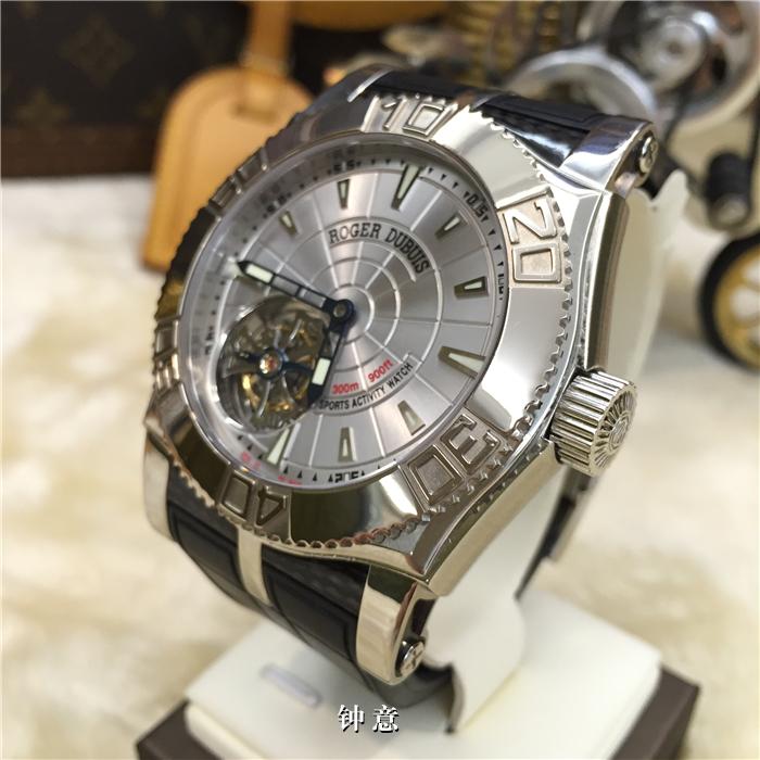 RRogerDubuis 罗杰杜彼 陀飞轮，48毫米表径，精钢表壳，18K白金表圈，玫瑰金面盘，日内瓦印记，橡胶表带，限量280只。手动上弦机械机芯。 单表无附件。