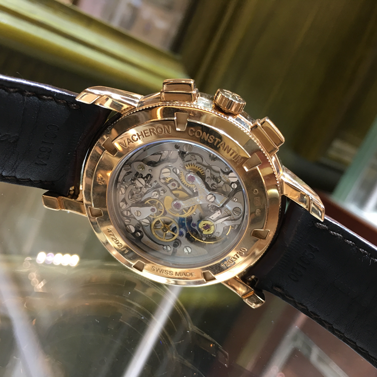Vacheron Constantin 江诗丹顿 TRADTIONNELLE 传袭系列，47292/000R-9392。43毫米表径，18K玫瑰金表壳，白色面盘，月相显示、指针式日期显示、星期显示、月份显示，计时功能，Cal.1141QP手动上弦机械机芯，专柜定价：895000元。 全套附件齐全。