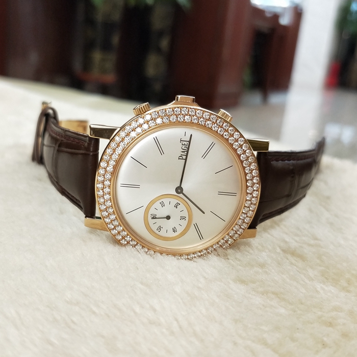 PIAGET 伯爵 ALTIPLANO系列，G0A35153。43毫米表径，18K玫瑰金后加钻表壳，一表双机芯，翻盖两地时区功能，伯爵自产Cal.838P手动上弦机械机芯。 专柜定价：315000元。