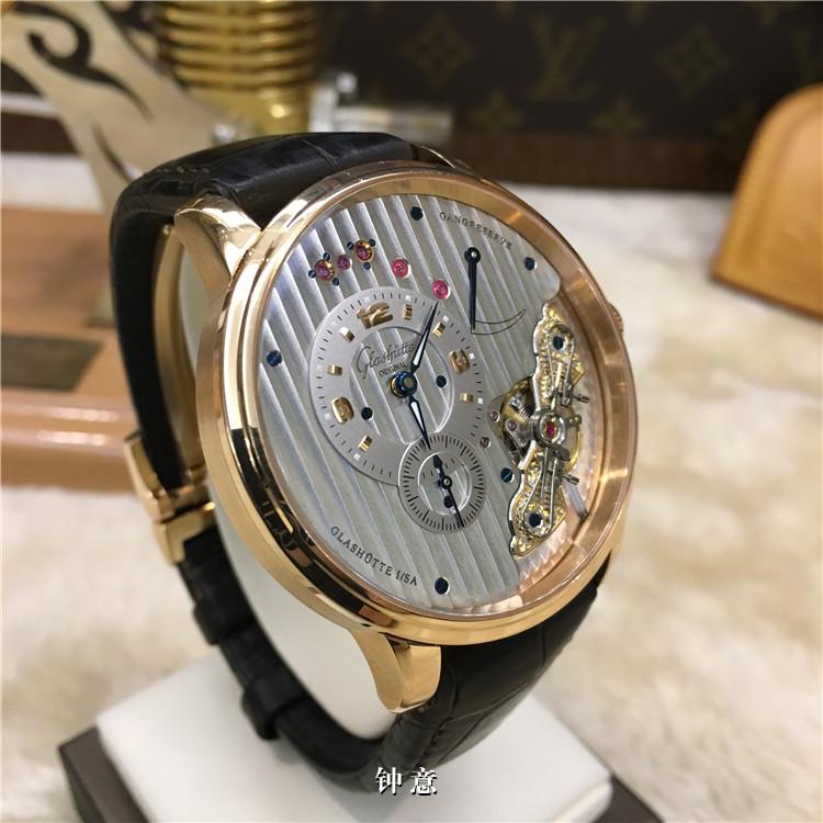 Glashutte 格拉苏蒂原创 Senator Diary 艺术与工艺系列，66-05-25-25-05。42毫米表径，18K玫瑰金表壳，银灰色面盘，专利机芯倒置设计表面，偏心表盘，动储显示，手动上弦机械机芯，动力储备41小时。专柜缺货款，限量200枚，?定价：218500元。 全套附件齐全。
