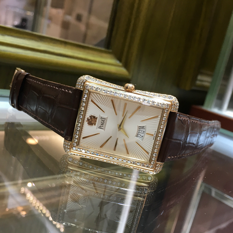 PIAGET 伯爵 BLACK-TIE 黑带系列，36x46毫米表径，18K玫瑰金后镶钻表壳，白色面盘，6点位置日期显示，自动上弦机械机芯。 单表无附件。