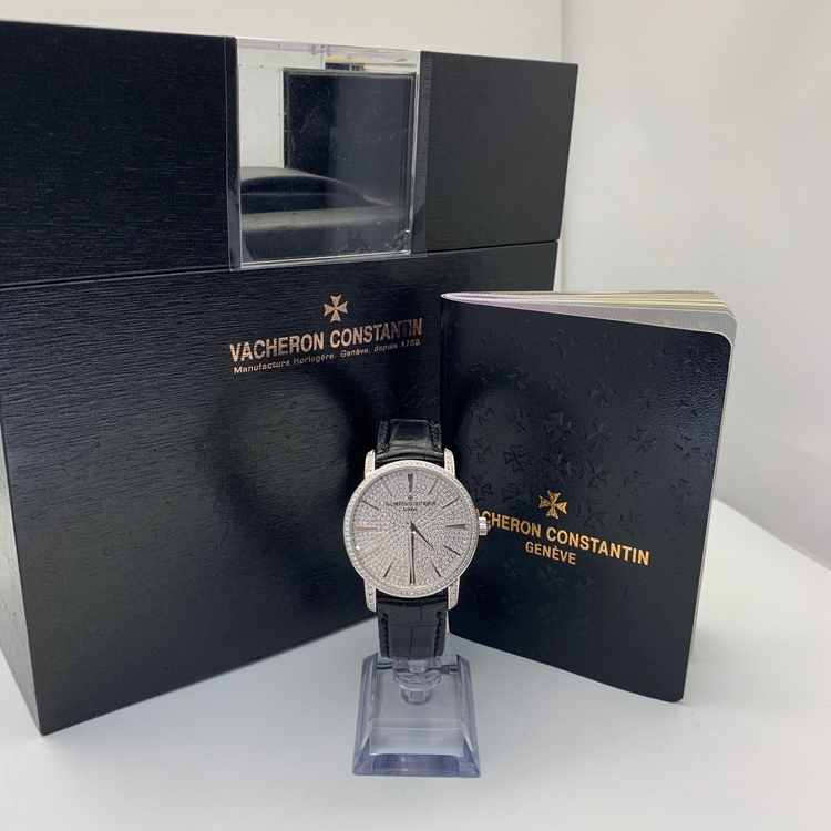 Vacheron Constantin 江诗丹顿 传承系列，82673/000G-9821。38毫米表径，18K白金原钻表壳，满天钻面盘，4400手动上弦机械机芯，动力储备65小时。专柜定价：476000元。 全套附件齐全。