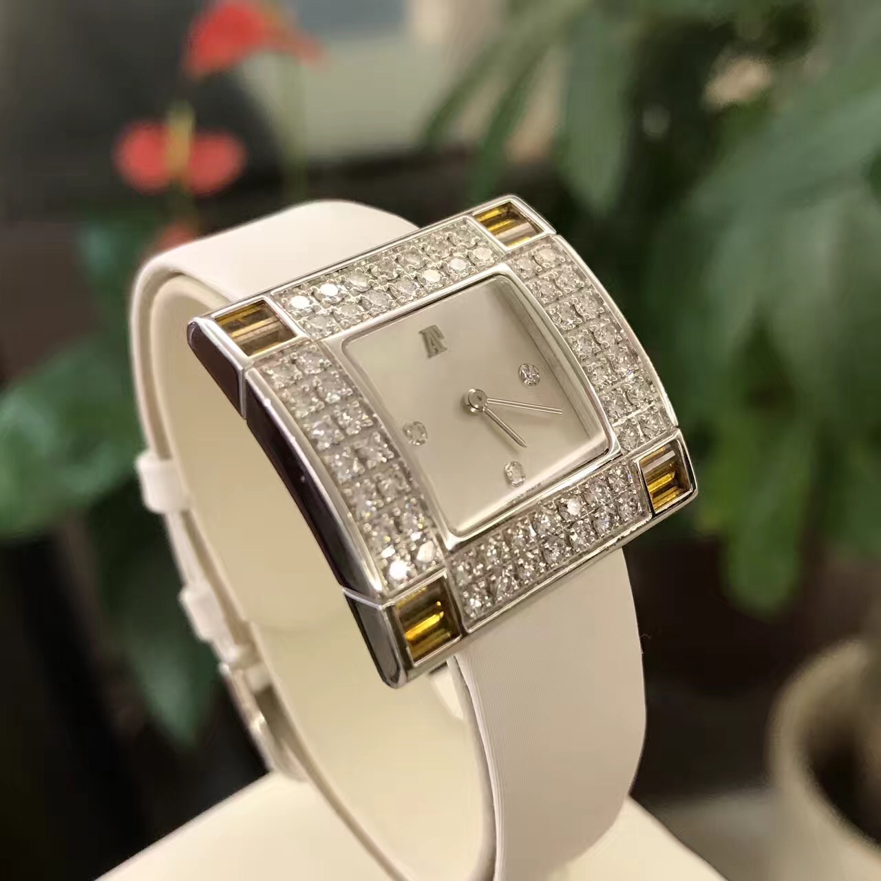 AP爱彼女表 表径27*28mm 18k白金钻石外圈 贝母表盘 钻石刻度