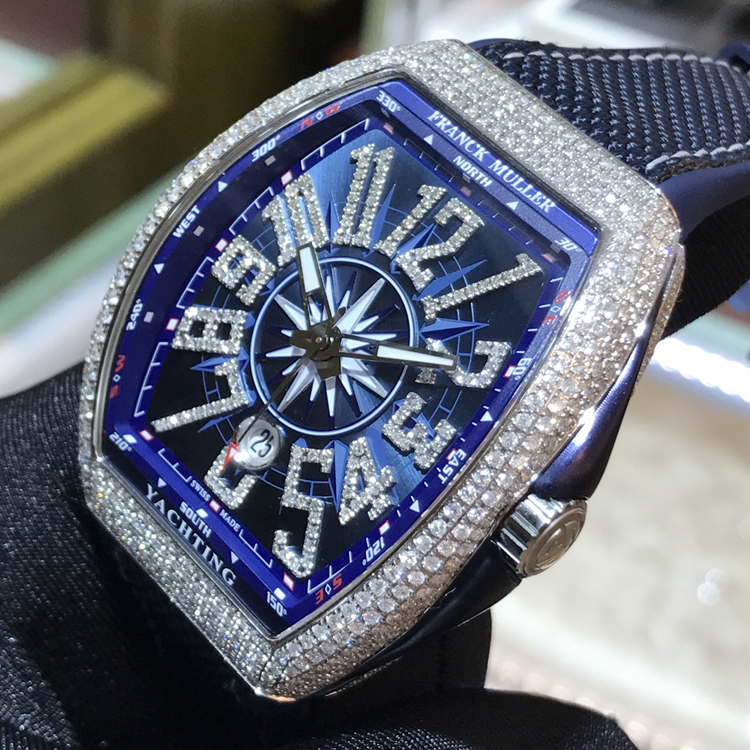 FRANCK MULLER 法兰克穆勒 YACHTING系列，V45 后加钻。44X53.7毫米表径。精钢镶钻表壳，深蓝色酒桶型表盘，六点位置日期显示，蓝宝石水晶玻璃表镜，自动上弦机械机芯。 未使用品全套附件齐全。