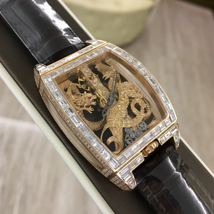 CORUM 昆仑 CORUM BRIDGE 昆仑桥系列，B113/02615。31x51毫米表径，18K玫瑰金表壳。全镂空酒桶型面盘，手动上弦机械机芯，动力储备40小时。 单表无附件。