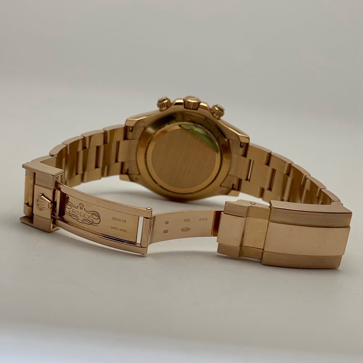 Rolex 劳力士 宇宙计型迪通拿系列，m116505-0009。40毫米表径，18k玫瑰金表壳，固定外圈连计速刻度，粉色面盘，6点位置小秒针显示，30分钟和12小时计时分别设于3点和9点位置，计时功能，4130自动上弦机械机芯，动力储备72小时。专柜定价：292500元。 单表无附件。