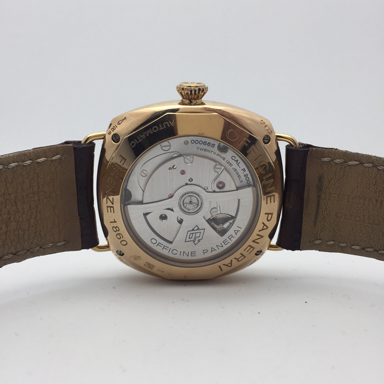Panerai 沛纳海 RADIOMIR 系列，PAM00273。45毫米表径，18K玫瑰金表壳，全球限量250只。黑色面盘，3点位置为日期显示，10日链GMT两地时，自动上弦机械机芯。专柜定价：201800元。 单表无附件。