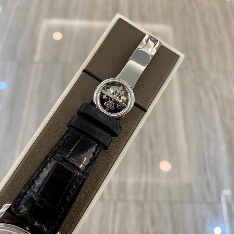 PATEK PHILIPPE 百达翡丽 超级复杂功能时计系列，5370P-001。41毫米表径，PT950表壳，纯黑色珐琅面盘，金质立体宝玑字块，双秒追针计时表，小秒针表盘，计时功能，Caliber CHR 29-535 PS手动上弦机械机芯，动力储备55-65小时。专柜定价：1826000元。 单表无附件。