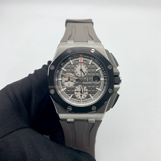 Audermars Piguet 爱彼 皇家橡树离岸型系列，26400IO.OO.A004CA.01。44毫米表径，深灰色表盘镌刻“Méga Tapisserie”超大格纹装饰，搭配铑色外区和副表盘，白金材质荧光立体时标和皇家橡树指针，深灰色内表圈,3点位置日期显示，计时功能，动力储备60小时。专柜定价：237000元。  单表无附件。  ?