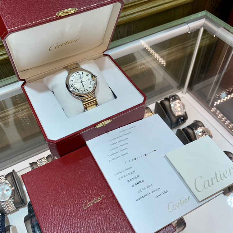 Cartier 卡地亚 Ballon Bleu 蓝气球系列，W69009Z3。42.1毫米表径，精钢/18K黄金表壳，银白色面盘，罗马数字时标，3点位置日期显示，Cal.049自动上弦机械机芯，专柜定价：74500元。 未使用品全套附件齐全。