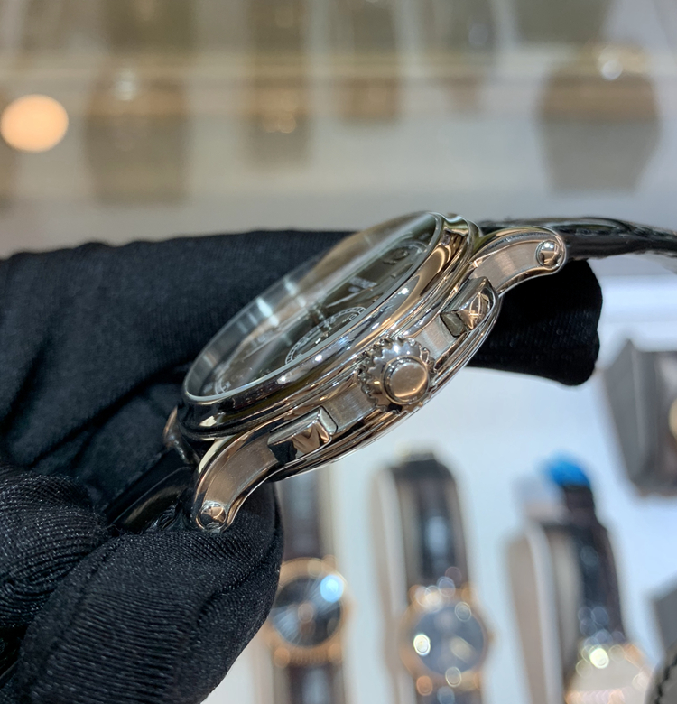 PATEK PHILIPPE 百达翡丽 超级复杂功能时计系列，5370P-001。41毫米表径，PT950表壳，纯黑色珐琅面盘，金质立体宝玑字块，双秒追针计时表，小秒针表盘，计时功能，Caliber CHR 29-535 PS手动上弦机械机芯，动力储备55-65小时。专柜定价：1826000元。 单表无附件。