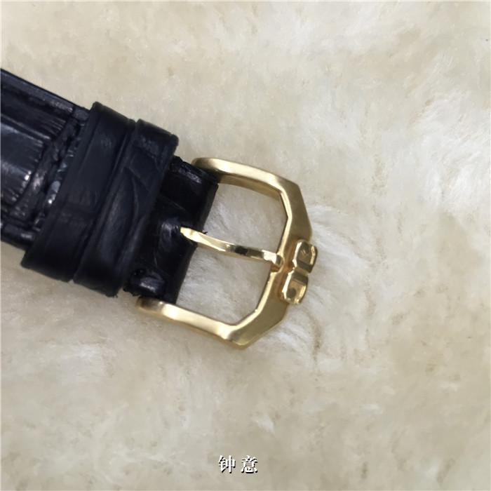 格拉苏蒂原创 参议员系列，39-51-01-01-04。18K黄金带月相，自动万年历。表径34.5*44.5mm。
