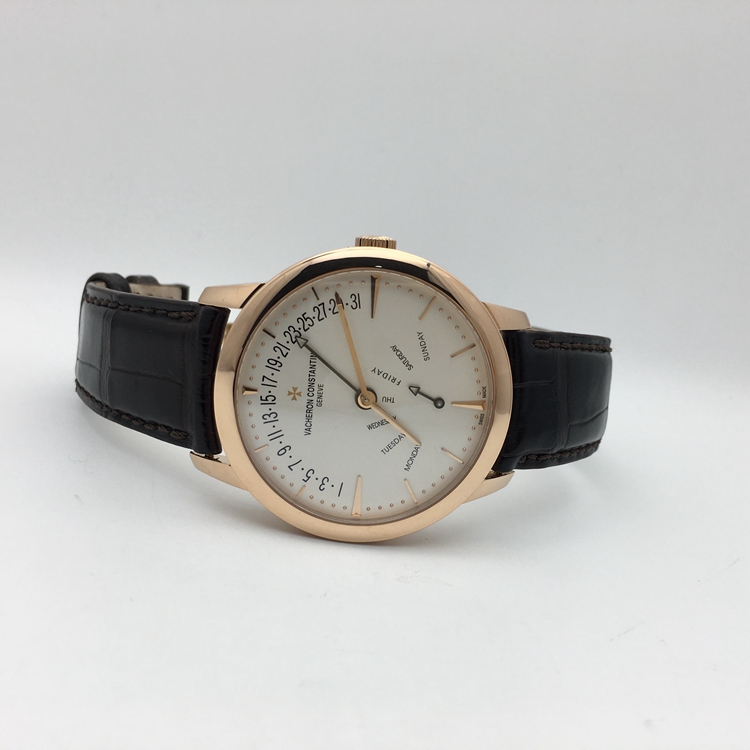 Vacheron Constantin 江诗丹顿 传承系列，86020/000R-9239。42.5毫米表径，18K玫瑰金表壳，银白色面盘，指针式日期、星期显示，Cal.2460R31 R7自动上弦机械机芯，动力储备40小时。专柜定价：339000元。 单表附保卡。