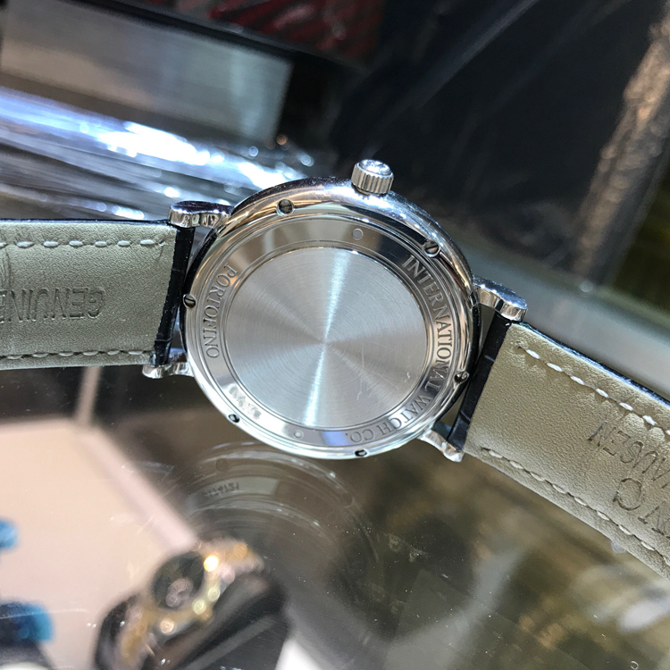 IWC 万国 柏涛菲诺系列，IW356502。40毫米表径，精钢表壳，黑色面盘，3点位置日期显示，35111自动上弦机械机芯，专柜定价：33600元。 单表无附件。