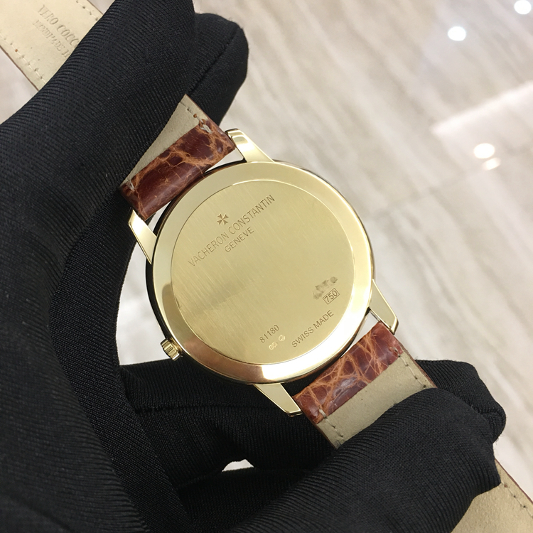 Vacheron Constantin 江诗丹顿 传承系列 ，81180/000J-9118。40毫米表径，18K黄金表壳，银白色面盘，Cal.1400手动上弦机械机芯，动力储备40小时，专柜定价：145000元。 单表无附件。