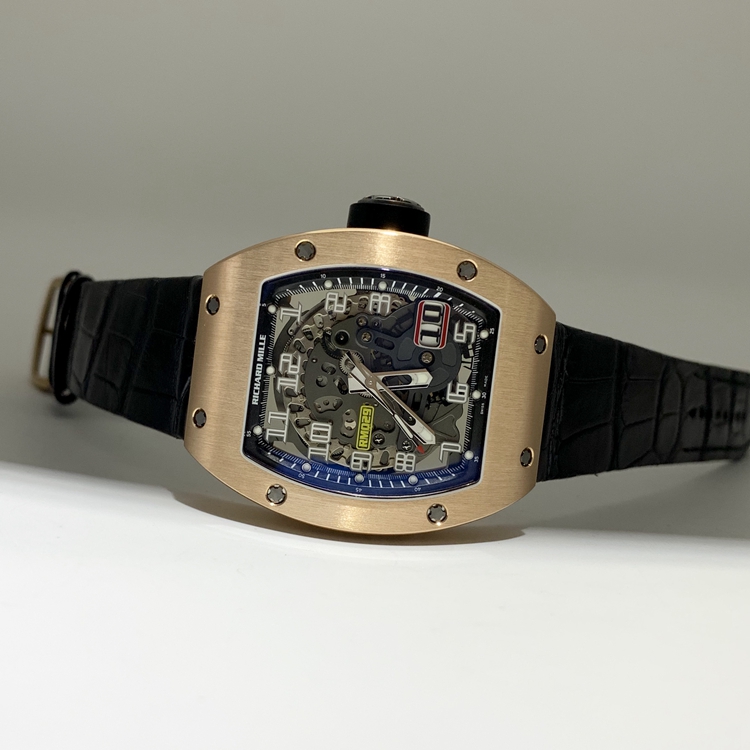 RICHARD MILLE 理查德米勒 男士系列，RM 029。47.5*38.5毫米表径，18K玫瑰金表壳，镂空酒桶型面盘，四点位置日期显示，自动上弦机械机芯。 单表无附件。