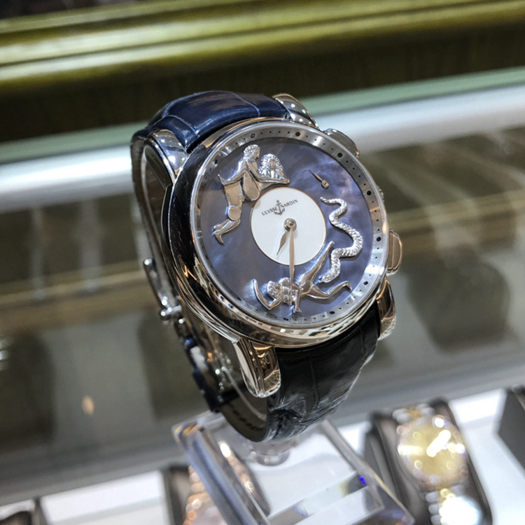 Ulysse Nardin 雅典，769-80。42毫米表径，PT950铂金表壳，蓝色贝母盘，春宫人偶，自鸣单问报时功能，自动上弦机械机芯。 单表无附件。