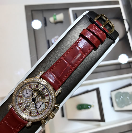 FRANCK MULLER 法兰克穆勒，2860 NA D CD。31毫米表径，18K玫瑰金，原镶钻圈钻耳，满天星面盘，计时功能手动上弦机械机械。 单表无附件。
