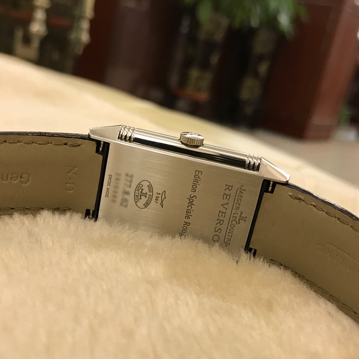 Jaeger-LeCoultre 积家 Reservo 翻转腕表系列，Q278856J。46.8x27.4毫米表径，精钢表壳。红色表盘，手动上弦机械机芯，动力储备45小时，专柜定价72000元。 全套附件齐全。