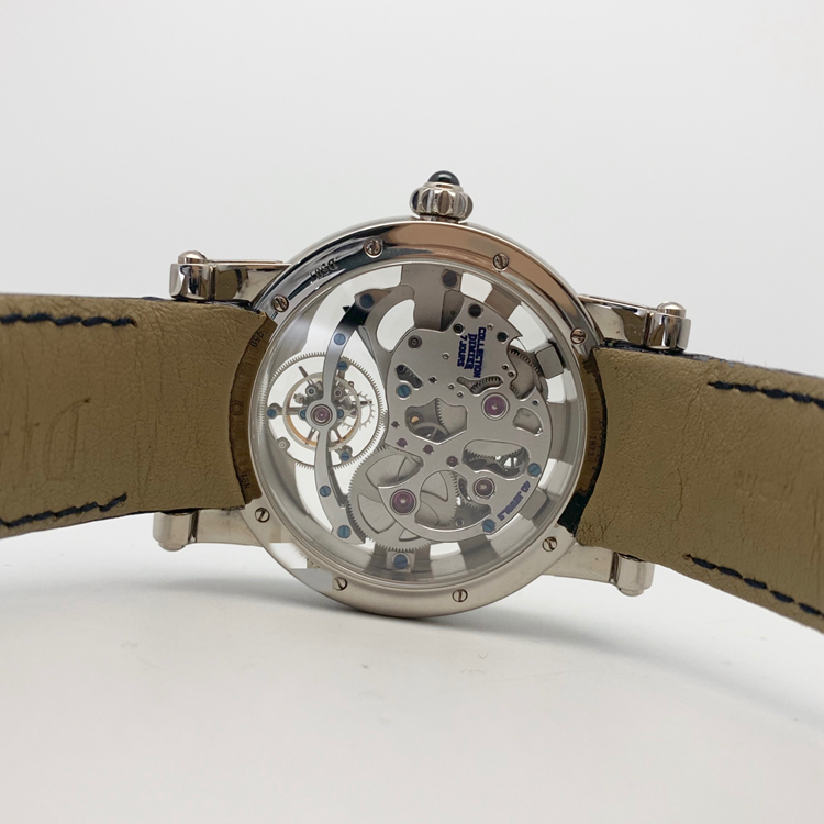 Bovet 播威。45毫米表径，18K白金表壳，镂空面盘，陀飞轮装置，手动上弦机械机芯。专柜定价1280000元。 单表无附件。