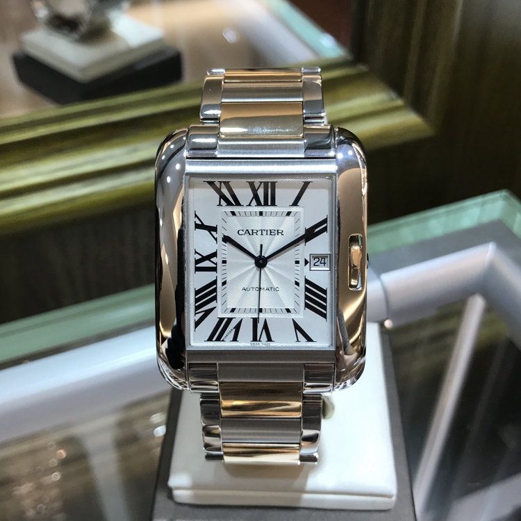 Cartier 卡地亚 Tank 坦克系列，W5310006。47x36.2毫米表径，精钢/18K玫瑰金表壳，镀银表盘，三点位置视窗式日期显示，自动上弦机械机芯。专柜定价：83500元。 单表无附件。