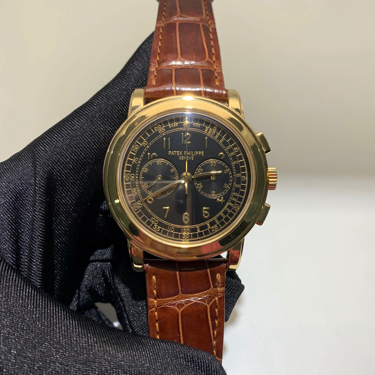 PATEK PHILIPPE 百达翡丽 复杂功能时计系列，5070J。42毫米表径，18K黄金表壳，黑色面盘，计时功能，拉马尼亚手动上弦机械机芯。  单表附保卡。