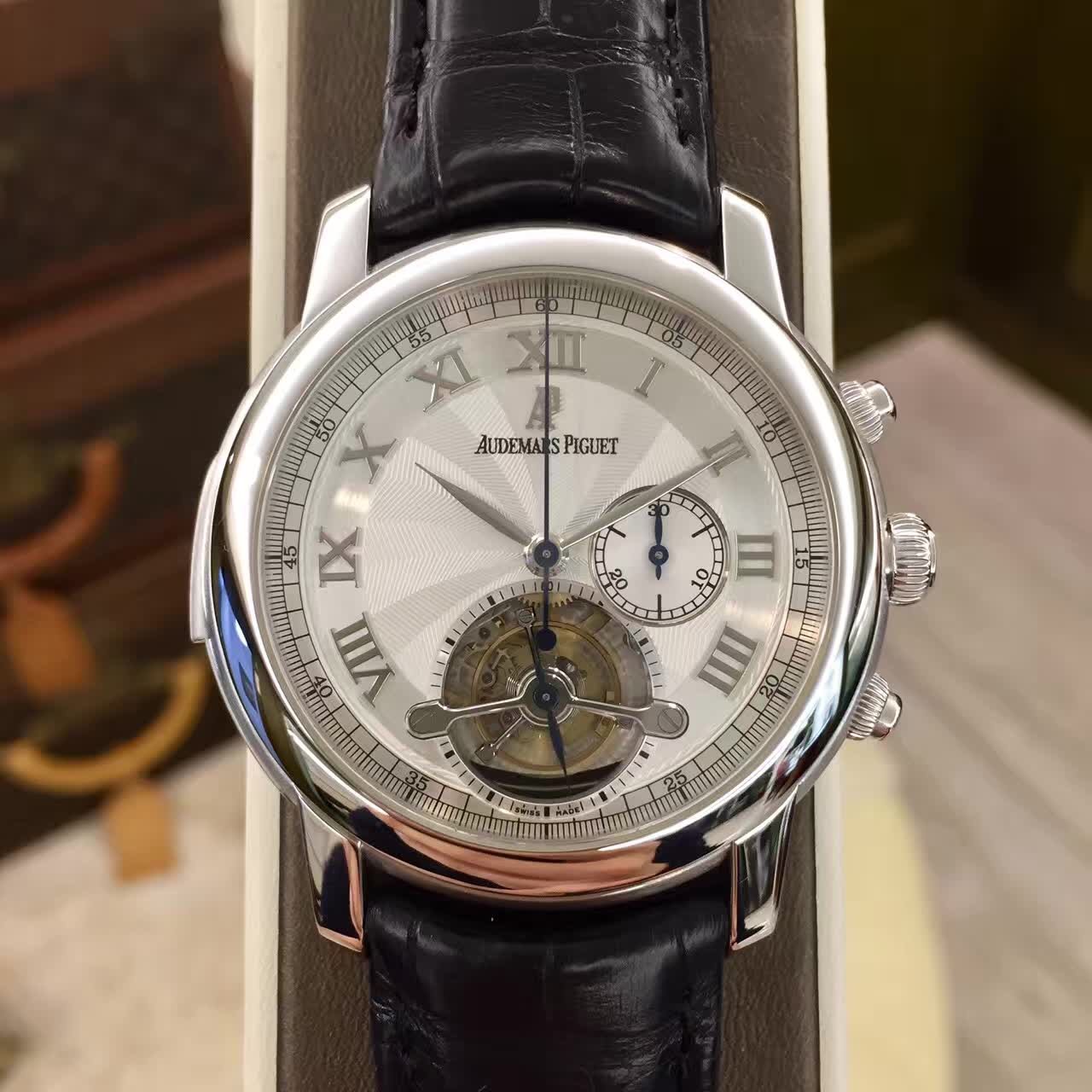 Audermars Piguet 爱彼 JULES AUDEMARS系列，?26050PT.OO.D002CR.01。43毫米表径，?PT950铂金表壳。深灰色圆形表盘。3点位置小秒针显示，6点位置陀飞轮装置，三问计时功能，背透镂空手动上弦机械机芯。公价：3878000元。 单表无附件。