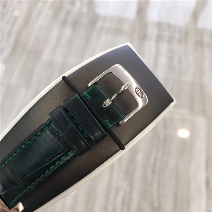 Corum 昆仑 女表 25.5×46.5毫米表径，18K玫瑰金 /白金表壳，立体多面折射玻璃表镜，指针式日期显示，自动上弦机械机芯。 单表无附件。 