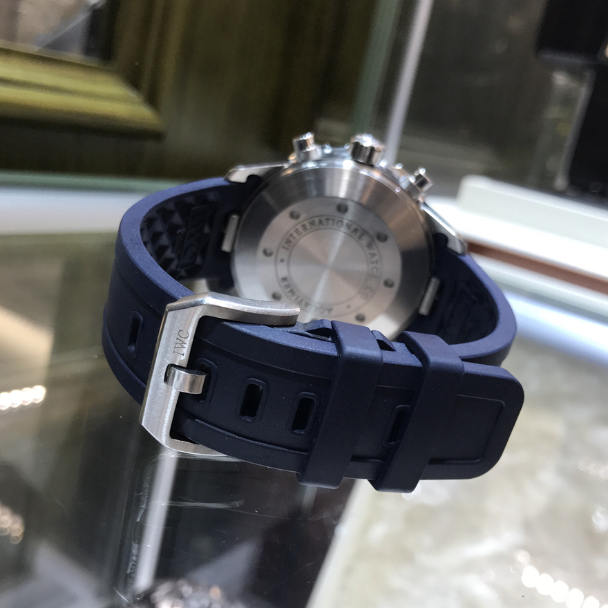 IWC 万国 海洋时计系列，IW376702。44毫米表径，精钢表壳，黑色面盘，3点位置为星期、日期显示，计时功能，Cal.79320自动上弦机械机芯，动力储备44小时。专柜定价：45000元。 单表附盒子。