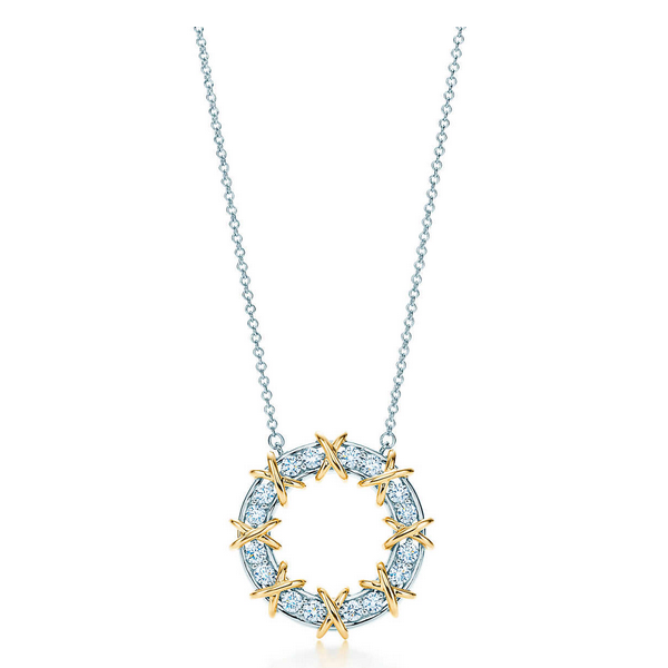 Tiffany & Co. 蒂芙尼 Jean Schlumberger 对象征爱情的“X”符号的独特诠释。18K白金和铂金镶圆形明亮式切割钻石吊坠。配 16 英寸项链。总重 0.57 克拉。