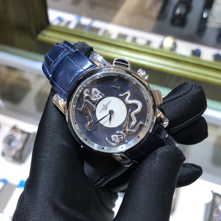Ulysse Nardin 雅典，769-80。42毫米表径，PT950铂金表壳，蓝色贝母盘，春宫人偶，自鸣单问报时功能，自动上弦机械机芯。 单表无附件。