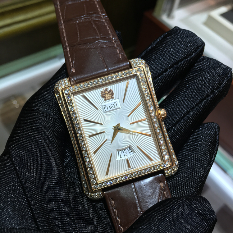 PIAGET 伯爵 BLACK-TIE 黑带系列，36x46毫米表径，18K玫瑰金后镶钻表壳，白色面盘，6点位置日期显示，自动上弦机械机芯。 单表无附件。