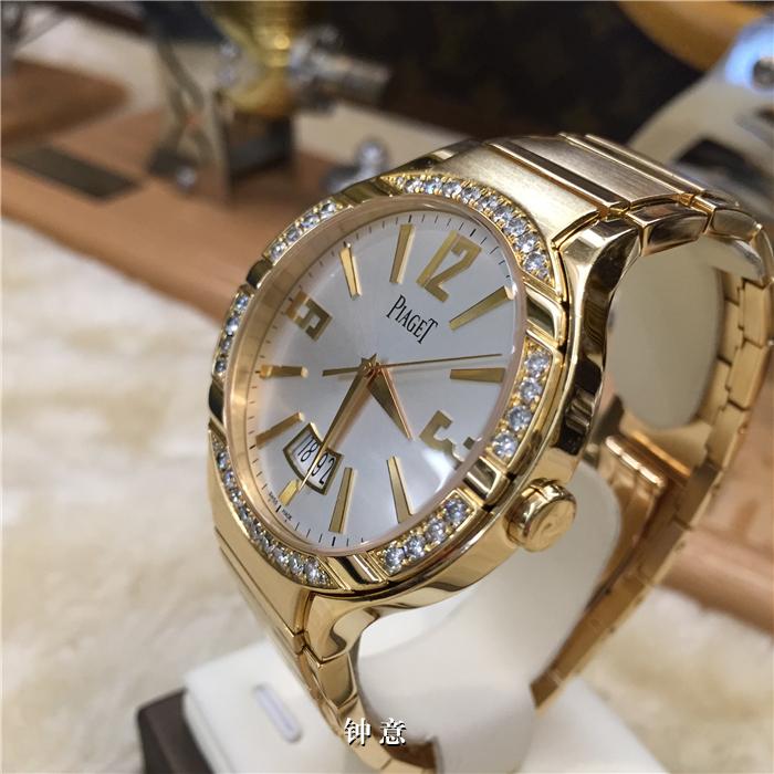Piaget 伯爵 Polo系列，G0A36023，40mm，18k玫瑰金表壳表带。原装钻石表圈，大日历显示，大三针，自动机械。专柜定价414000元。