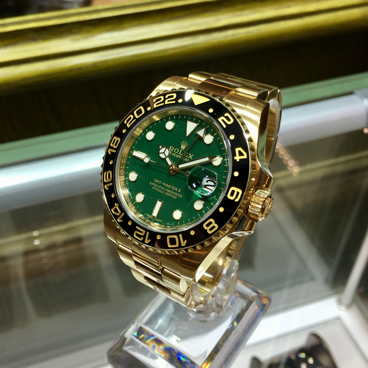 Rolex 劳力士 格林尼治型II系列，116718-LN-78208。40毫米表径，18K黄金表壳，24小时刻度双向旋转外圈，绿色面盘，3点位置为日期显示，自动上弦机械机芯，专柜定价：242300元。 单表无附件。