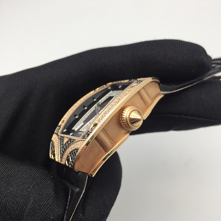 RICHARD MILLE 理查德米勒，RM 007。31*45毫米表径，18K玫瑰金原钻表壳，黑色面盘，6点位置日期显示，自动上弦机械机芯。 单表无附件。