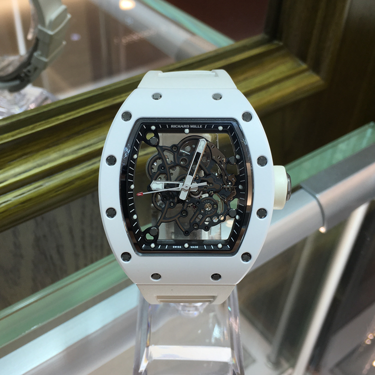 RICHARD MILLE 理查德米勒 男士系列，RM 055。42.7 x 49.9毫米表径，陶瓷表壳，黑色镂空面盘，蓝宝石镜面，手动上弦机械机芯。 单表附保卡。