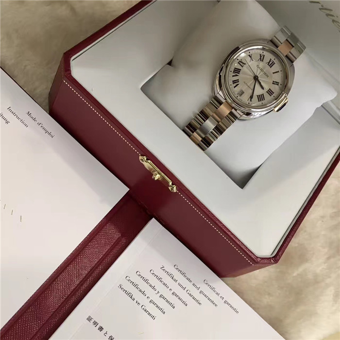 Carrier 卡地亚 Cle de Cartier 钥匙系列，W2CL0003。35毫米表径，18K玫瑰金/精钢，六点位置日期显示，18K玫瑰金钥匙形表冠，镶嵌一颗合成尖晶石。镀银雕纹表盘，带太阳纹放射效果，罗马数字时标。剑形蓝钢指针。蓝宝石水晶镜面和蓝宝石水晶透明表背。18K玫瑰金与精钢表链。?自产1847 MC 型工作坊精制自动上链机械机芯。专柜定价：63000元。